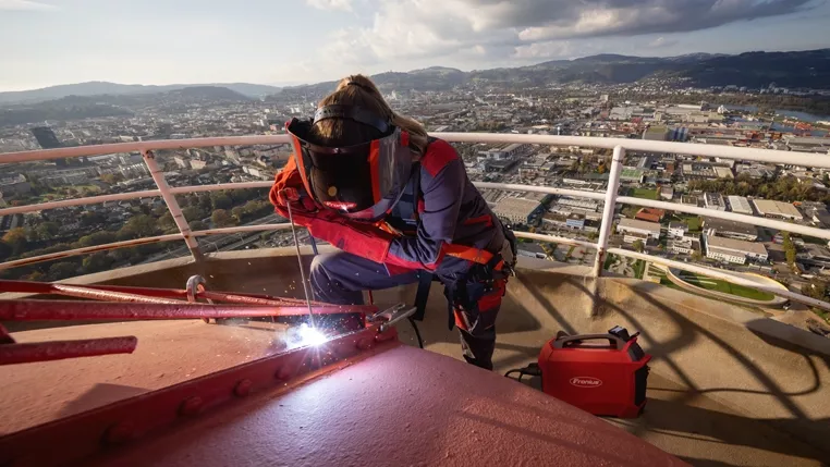 Welding with the Ignis Battery above the rooftops of Linz