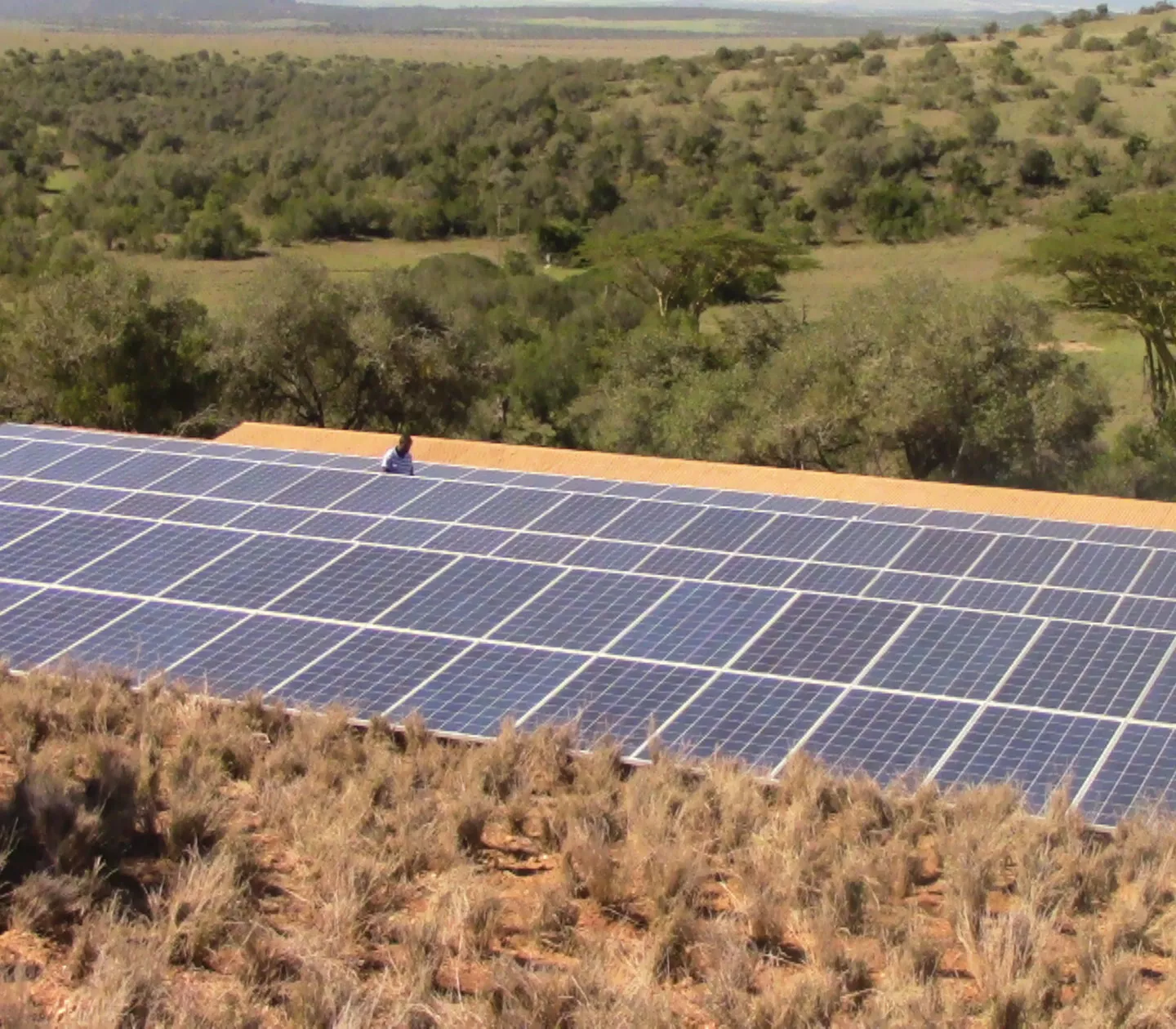 Perfekte Kombination von Fronius Wechselrichtern mit Inverter-Chargern versorgt Lodge in Kenia mit PV-Strom. Referenzbild, MicroGrid, Freiflächenanlage, Laikipia