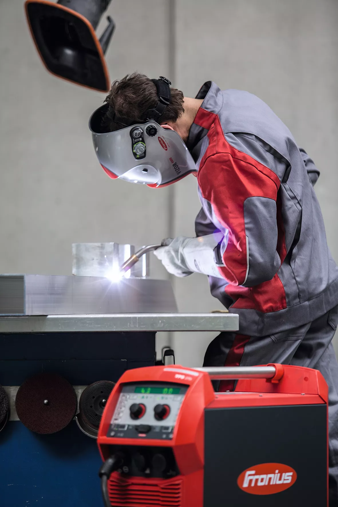 Handheld welding